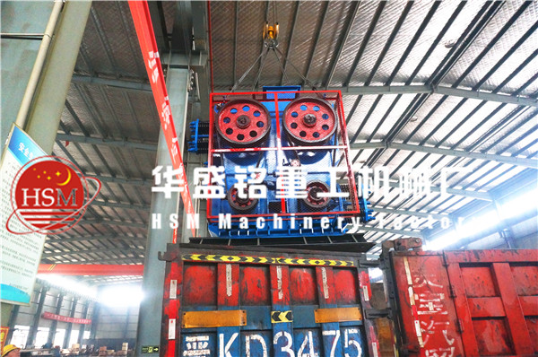 四辊破碎机发货图